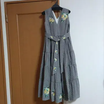 Chesty 패턴 자수 티어드 원피스