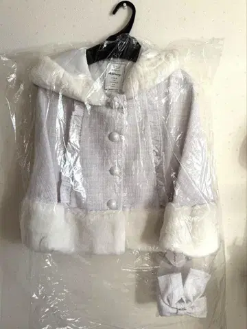 앙크루즈 곰돌이 반짝이 트위드 판초 화이트