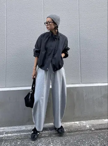 Eongul  Curve Sweat Pants 그레이