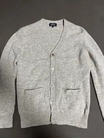 80% off [새상품급] A.P.C. 베이지 가디건 S 사이즈