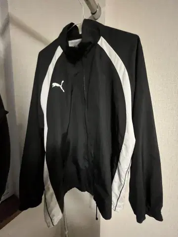 PUMA 블랙 화이트 저지
