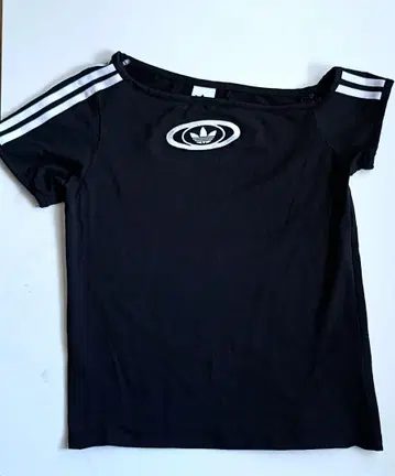 adidas 오프숄더 블랙 T셔츠