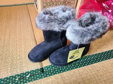 블랙 스웨이드 퍼(fur) 장식 숏부츠