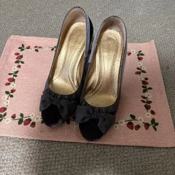레베카 테일러 그레이 하이힐