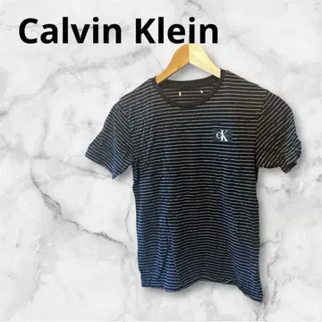 단 하나뿐인 Calvin Klein 블랙 스트라이프 반팔 T셔츠