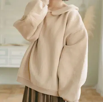amr. 카라 부착 베이지 맨투맨 F 사이즈