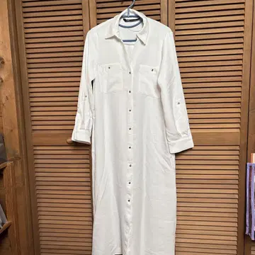 화이트 롱 셔츠 원피스 긴팔 골드 버튼