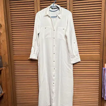 화이트 롱 셔츠 원피스 긴팔 골드 버튼