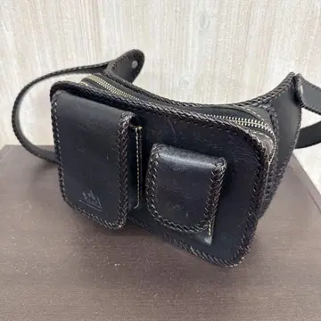 SAAD 가죽 블랙 바디백