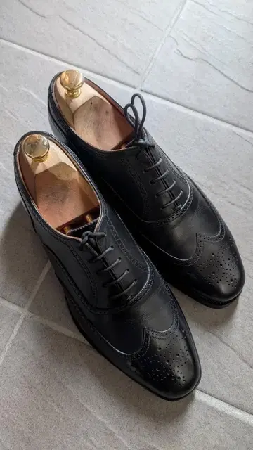 SCOTCH GRAIN HIROKAWA 블랙 가죽 신발