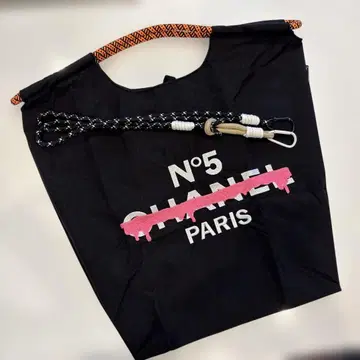 볼 체인 같은 자수 에코백