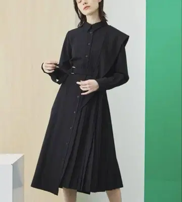 UNITED TOKYO 비대칭 케이프 플리츠 원피스