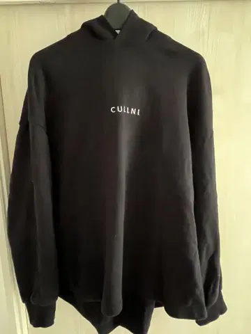 CULNI 후드 부착 블랙 후드티