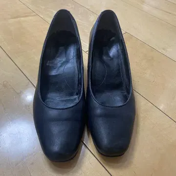블랙 하이힐 펌프스