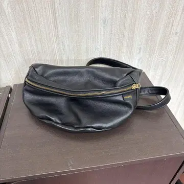 vanson 블랙 가죽 바디백