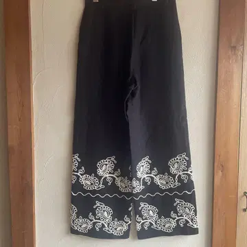 ZARA 자라 블랙 린넨 와이드 팬츠 화이트 꽃 무늬 자수