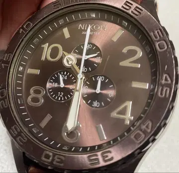 NIXON 51-30 크로노 메탈 브라운 작동품 벨트 끊어짐
