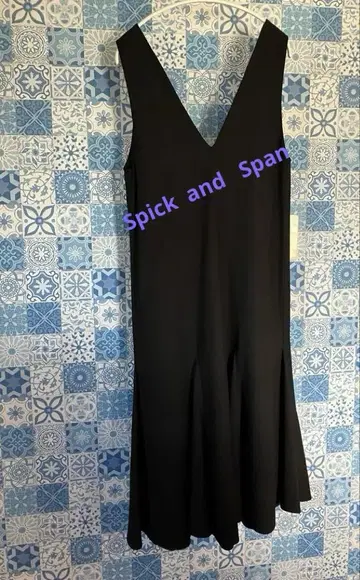 Spick and Span V넥 플레어 원피스