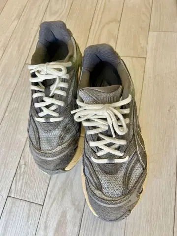 새상품급 PUMA 그레이 메쉬 스니커즈 27cm