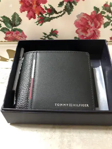 TOMMY HILFIGER 블랙 이단 접이식 지갑