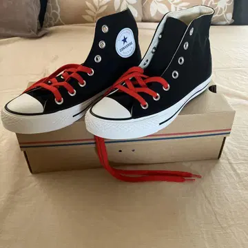 Converse 블랙/레드 하이컷 스니커즈
