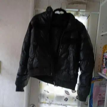 블랙 다운 자켓 이소재 절개