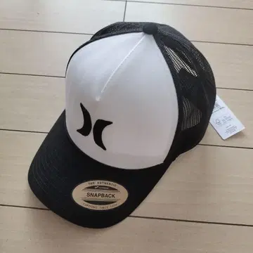 Hurley 스냅백 캡 화이트/블랙