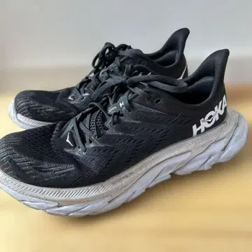 HOKA 러닝화 블랙