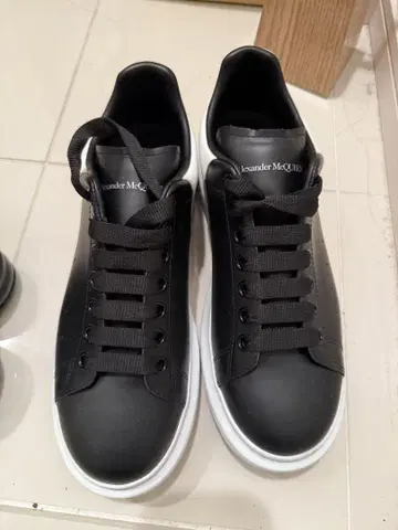 컨디션 최상 Alexander McQueen 블랙스니커즈