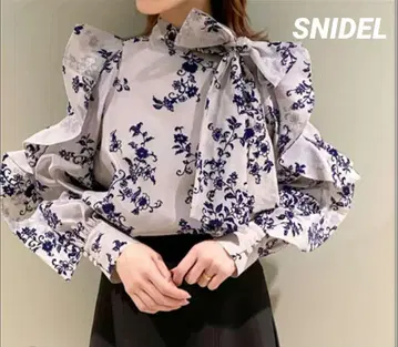 SNIDEL 스나이델 플로키 오간 시스루 블라우스 블루