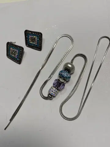 SWAROVSKI 비즈 장식 목걸이와 귀걸이