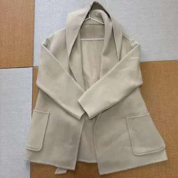 TONAL 베이지 후드 부착 코트