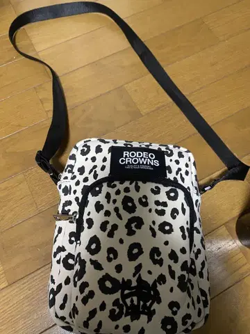 로데오 크라운 네오프렌 크로스 바디백
