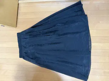 블랙 쉬폰풍 플레어 스커트