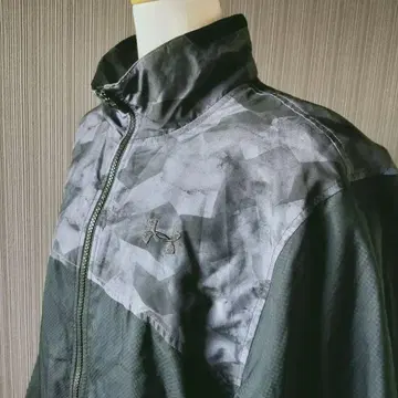 [ 새상품급 ] Under Armour 카모 패턴 윈드 브레이커 xl