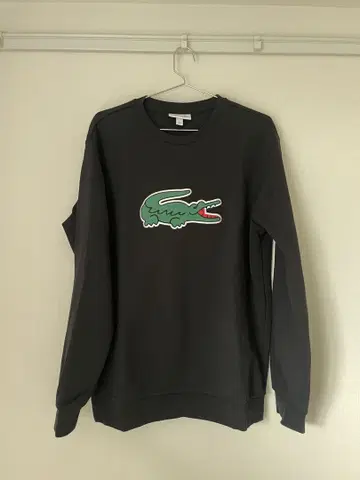 LACOSTE 로고 자수 블랙 맨투맨