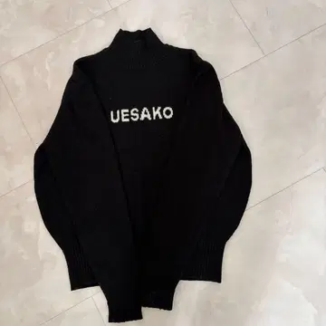 UESAKO 블랙 터틀넥 스웨터 42