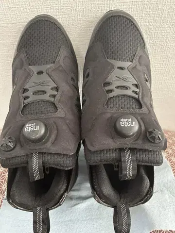 인스타펌프 블랙 스니커즈