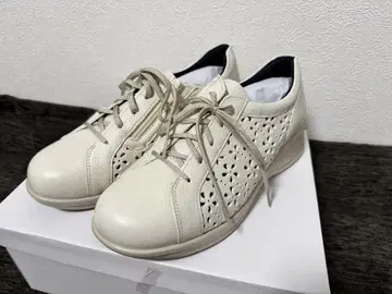 타카이 씨의 소가죽 5E 꽃무늬 펀칭 신발 23.0cm