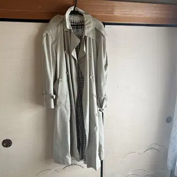 Aquascutum 베이지 트렌치코트