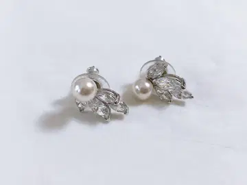 SWAROVSKI 펄과 크리스탈 스터드 귀걸이