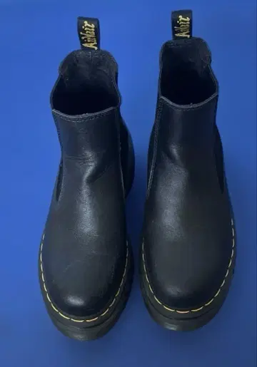 블랙 부츠