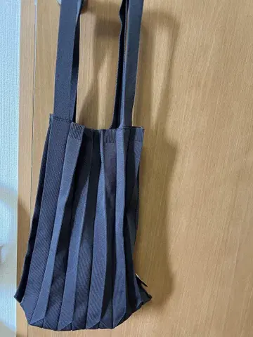 PLEATS MAMA 차콜 플리츠 토트백