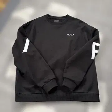 RVCA 블랙 트레이닝복/맨투맨