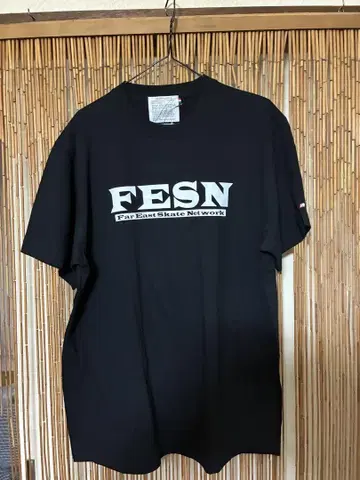새상품 LIBE / FESN 로고 티셔츠 L 사이즈