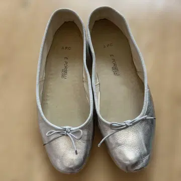 A.P.C. E. Porselli 실버 플랫슈즈