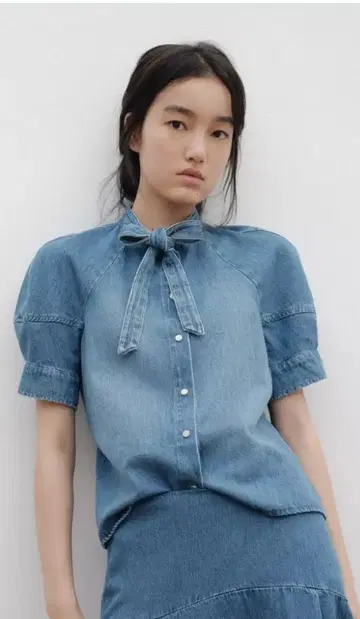 데님 블루 리본 포함 반팔 셔츠