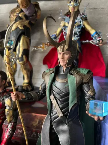 핫토이즈 마블 로키 어벤져스 1/6