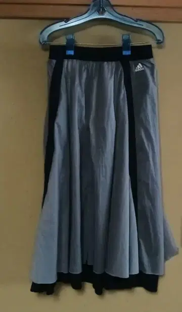 아디다스 그레이 블랙 롱 스커트 스포츠 M 사이즈