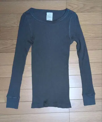 거의 미사용 HYKE 하이크 리브 롱 슬리브 티셔츠 OLIVE DRAB